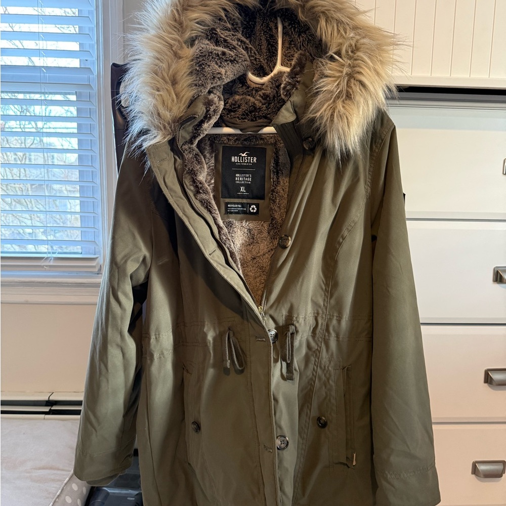 Hollister Women's Green Parka with Faux Fur Trim